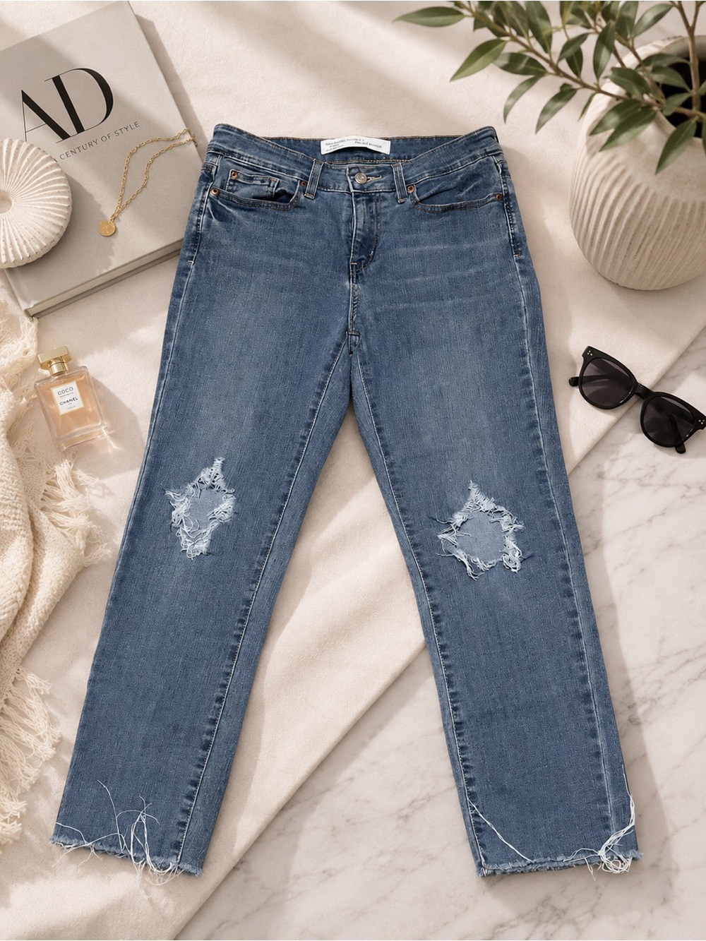 Signature by Levi Strauss Faded Blue Distressed Boyfriend Jeans size 6/28